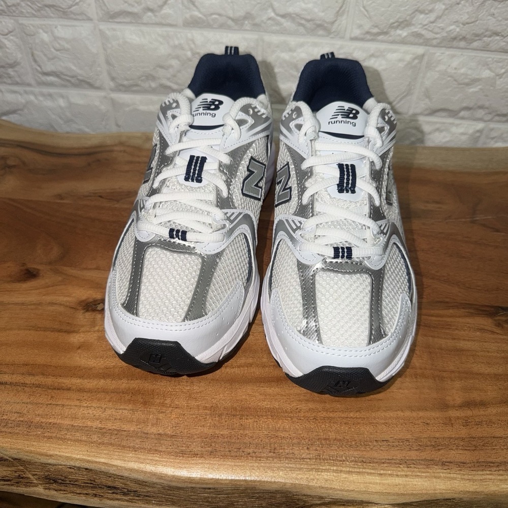 New Balance 530 MR530SG Men's 8.5 White Silver Navy Running Shoes ABZORB EUC